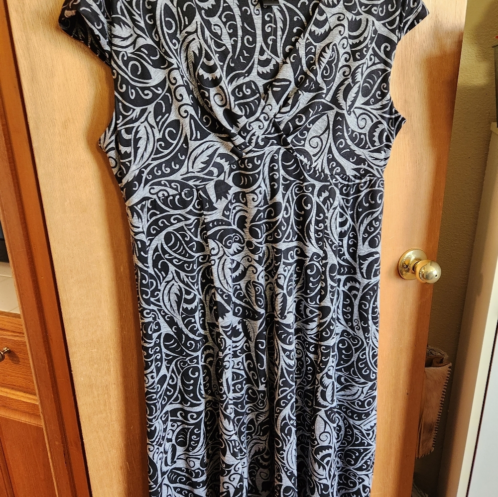 Size 16 sleevless dress